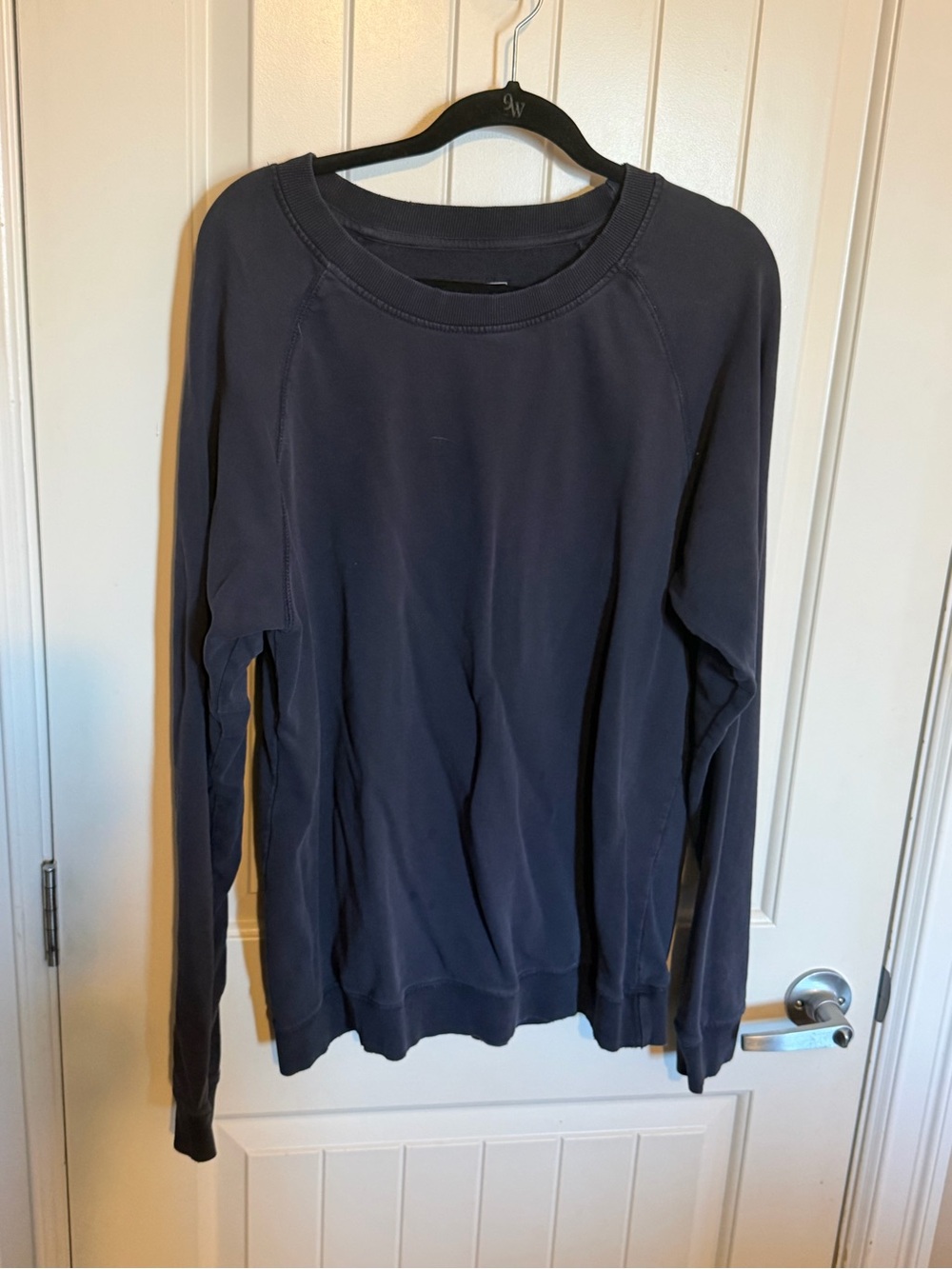 Women's Navy Long-Sleeve Crewneck Sweatshirt